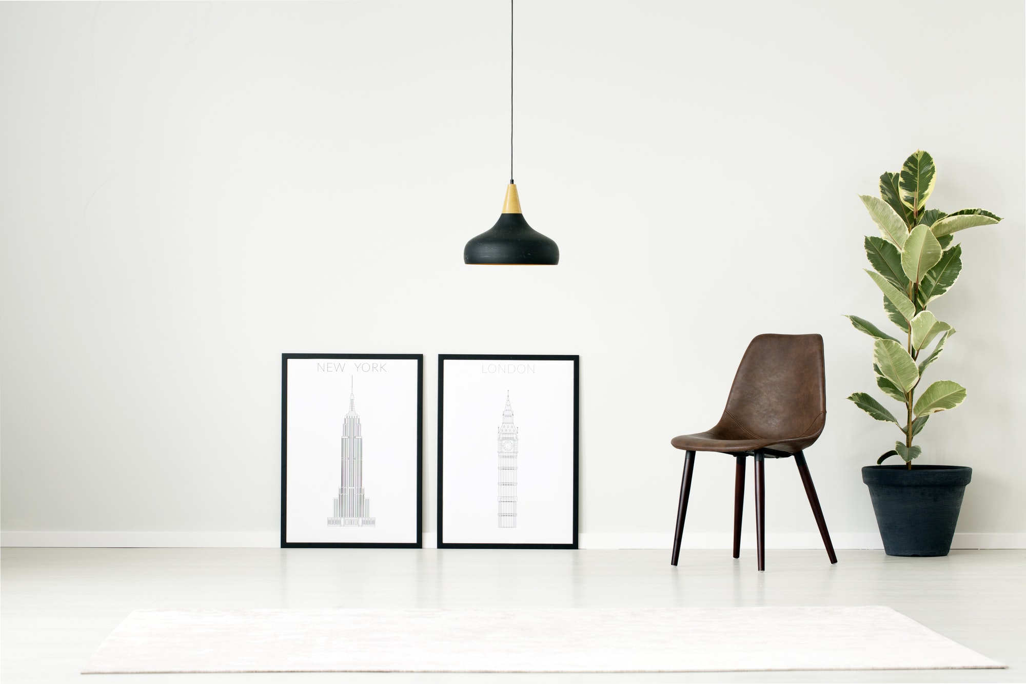 posters-in-simple-living-room